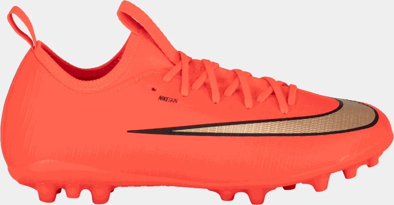 Vapor 17 Academy AG, fotballsko kunstgress, junior - Rød