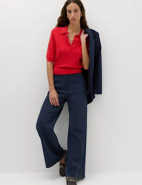 Figurbetonte Hose mit seitlichen Laschen und weitem Bein