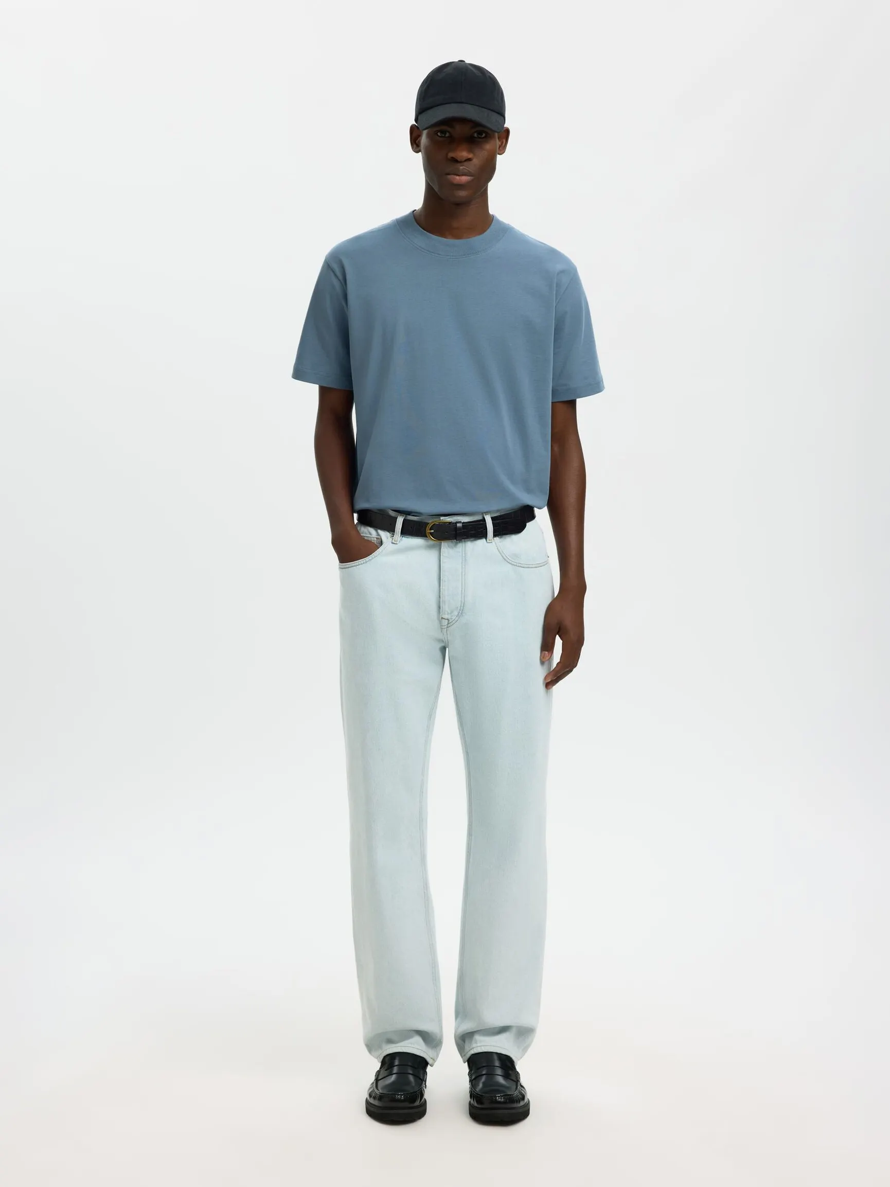 KORTERMET, AVSLAPPET PASSFORM T-SKJORTE