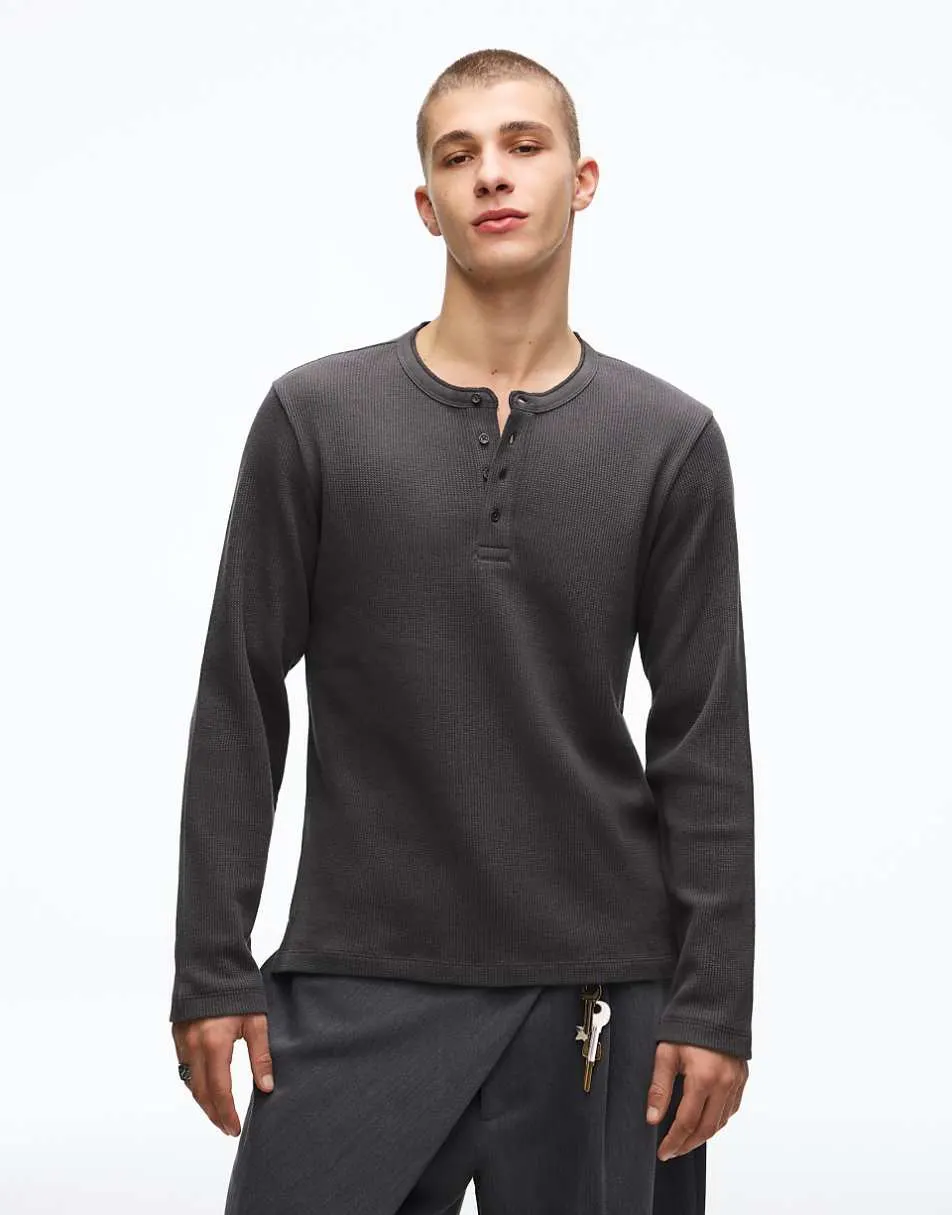 Bershka Long-sleeve slim-fit henley collar t-shirt in washed grey