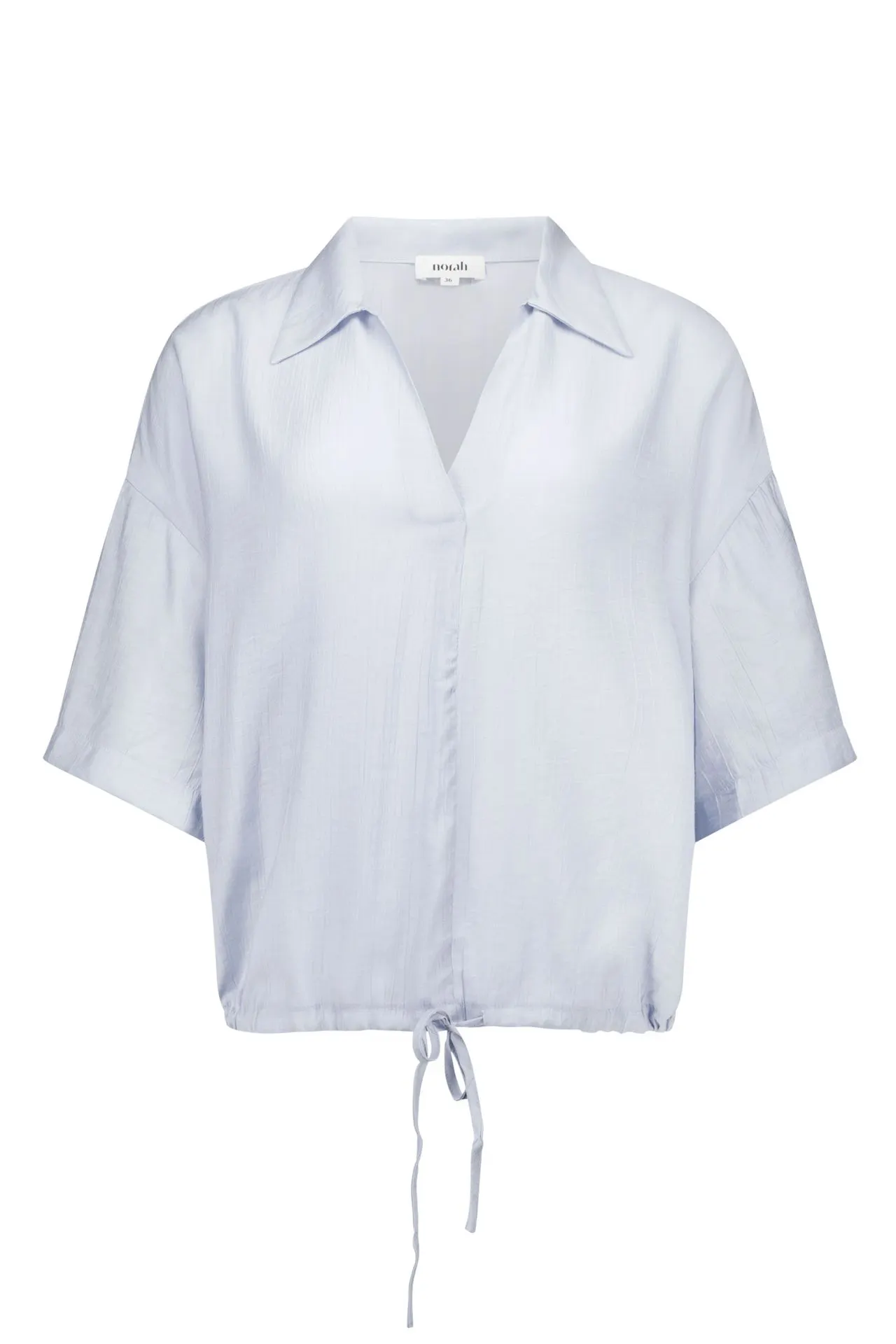 Lichtblauwe blouse met strikkoord