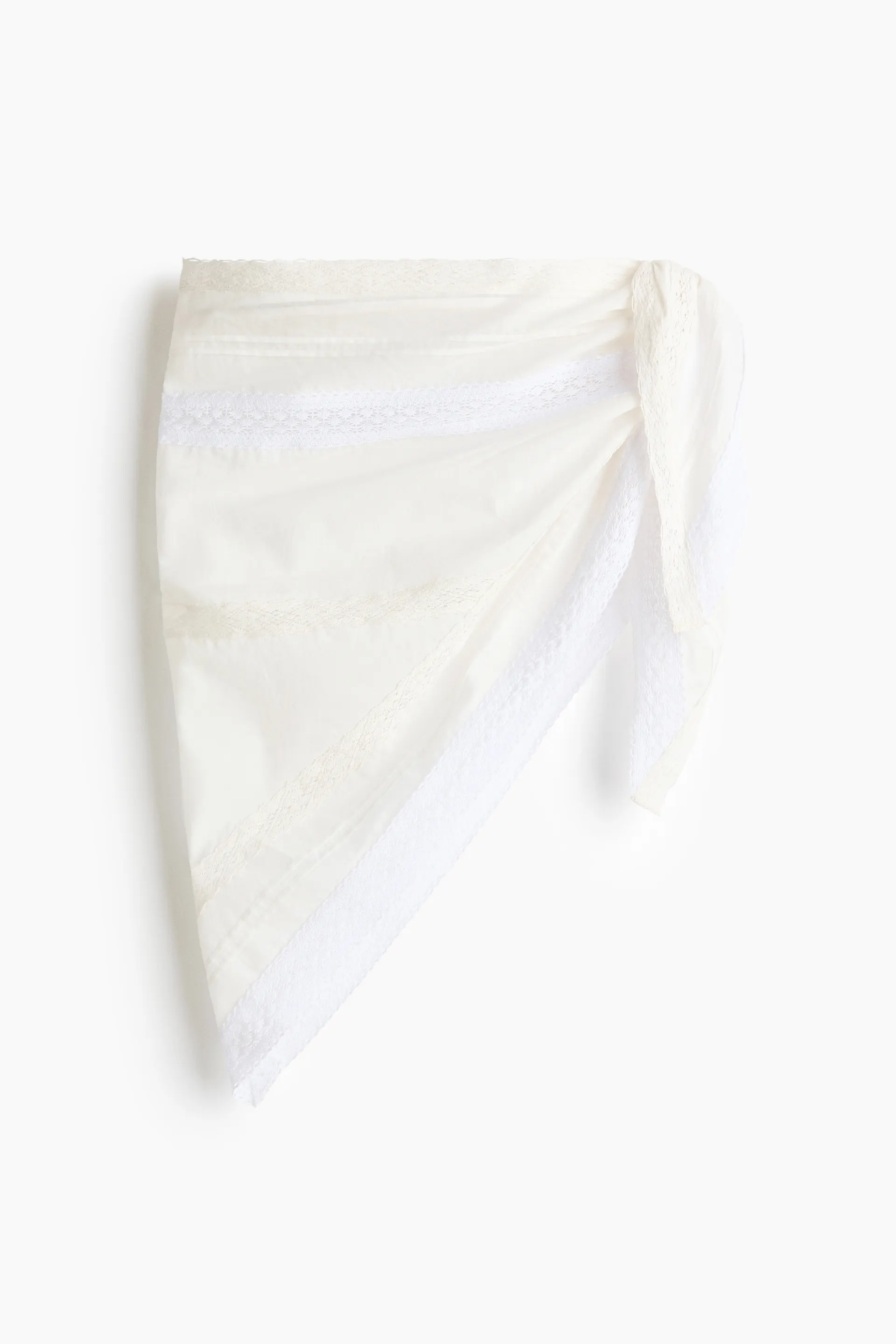 Pareo con borde de encaje