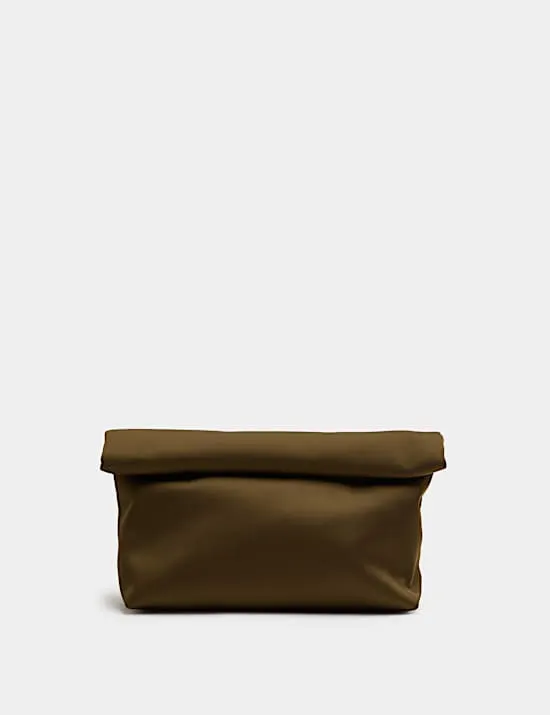 Roll Clutch aus Satin