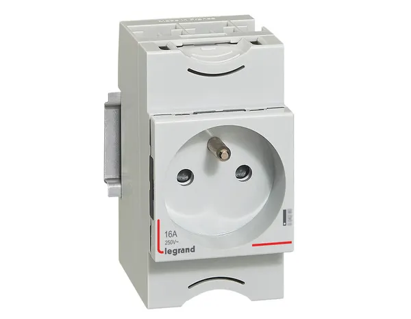 Prise de courant modulaire avec terre 10A et 16A - 2,5 modules - Legrand