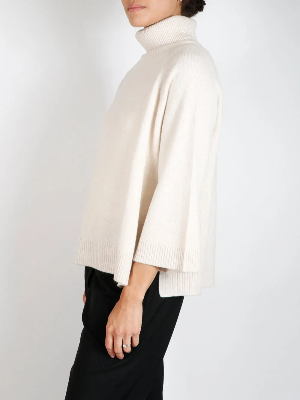 TURTLE NECK SWEATER