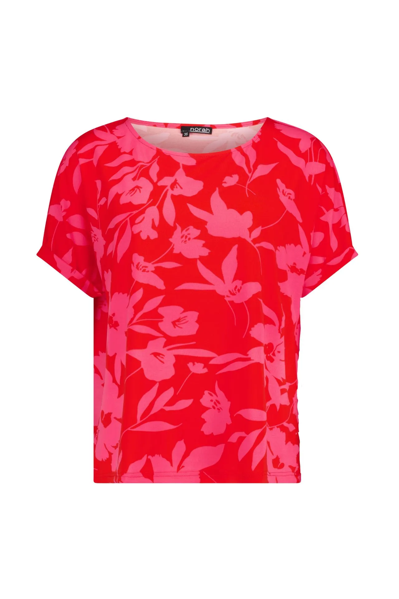 Rood shirt met roze bloemen