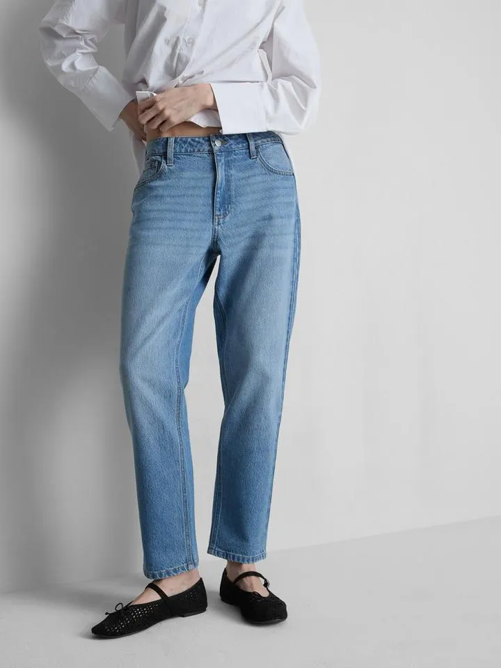 Jeans a gamba dritta e vita media in denim di cotone
