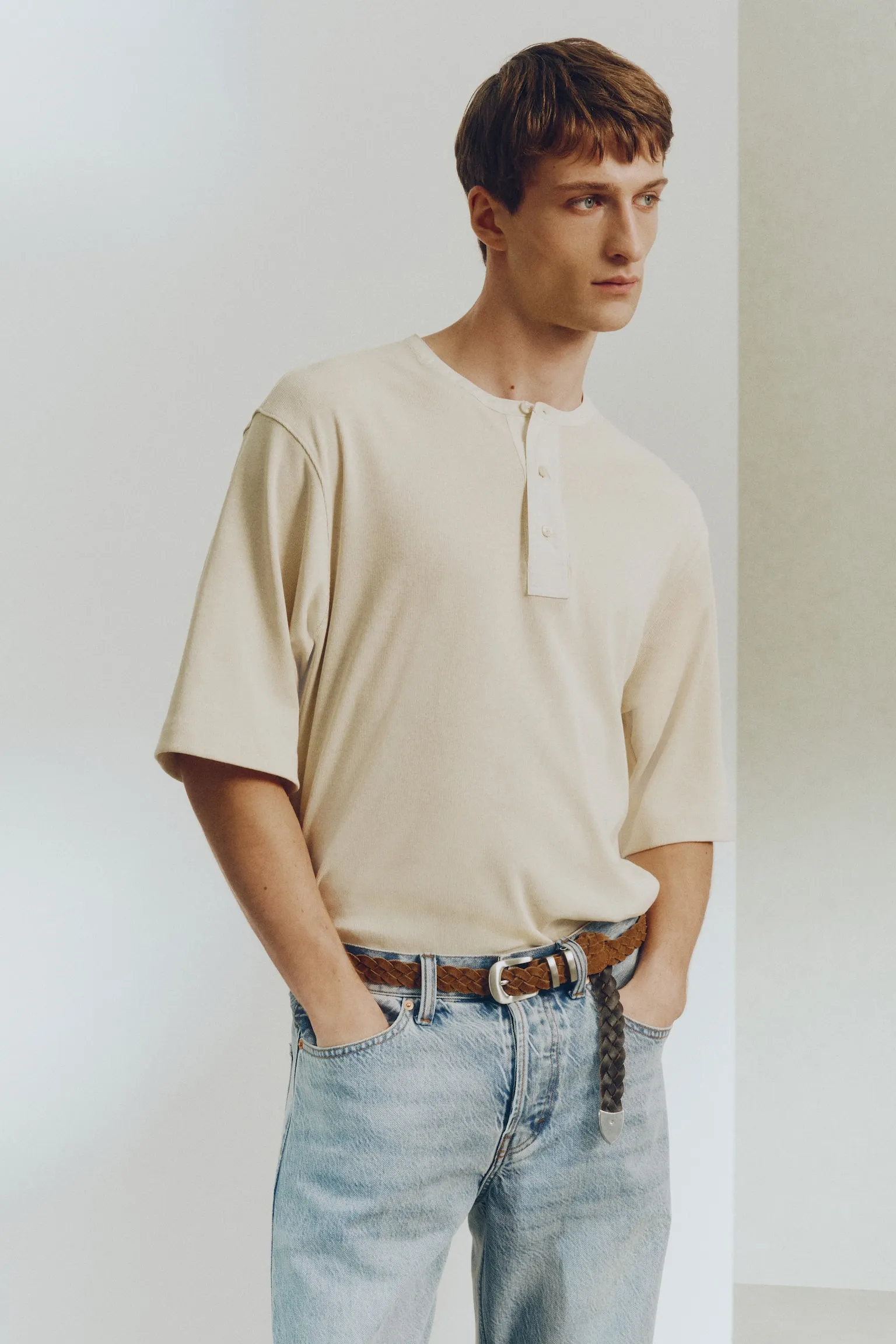 Playera Henley Loose Fit en mezcla de lino