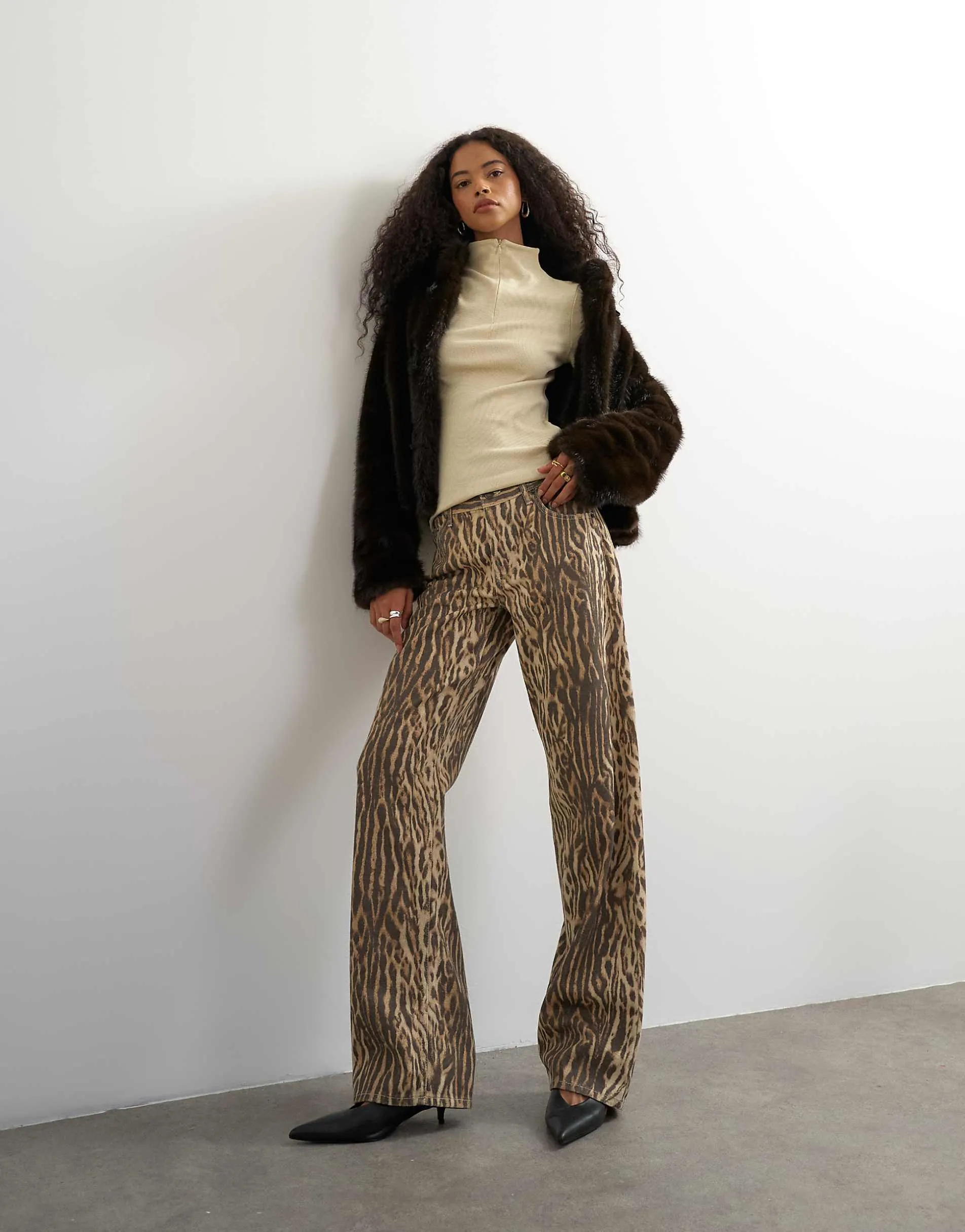 Topshop Ember low rise relaxed straight leg jean in leopard print