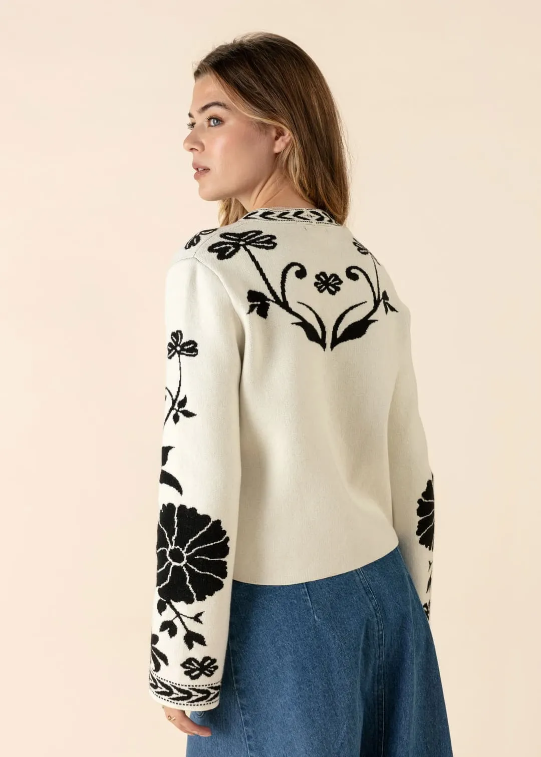 Blommig jacquardstickad cardigan