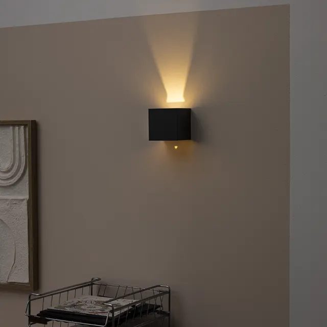 Applique LED design Kubbo nero IP20, 900 lumen, INSPIRE
