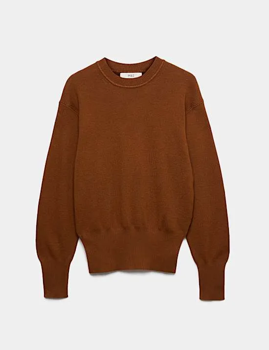 Taillierter Pullover in schmaler Passform mit Rundhalsausschnitt