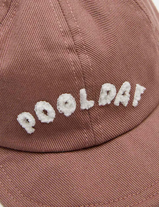 Babymütze aus reiner Baumwolle mit „Pool Day“-Motiv (0–3 Jahre)