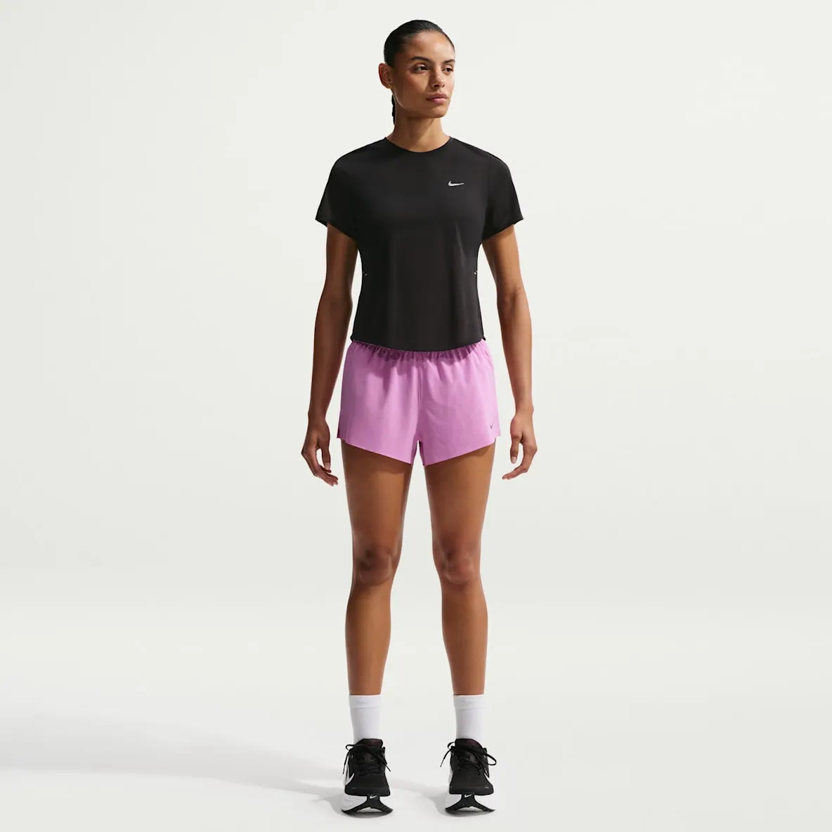 Dri-FIT fôret løpeshorts med mellomhøyt liv til dame (6 cm)