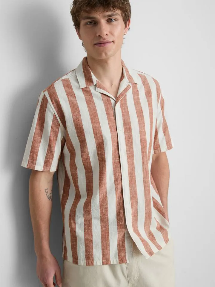 Chemise rayée avec col à revers