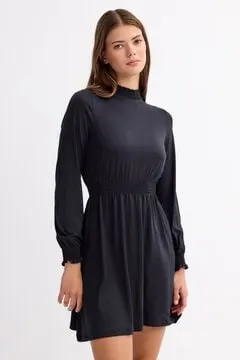 Vestido corto manga larga