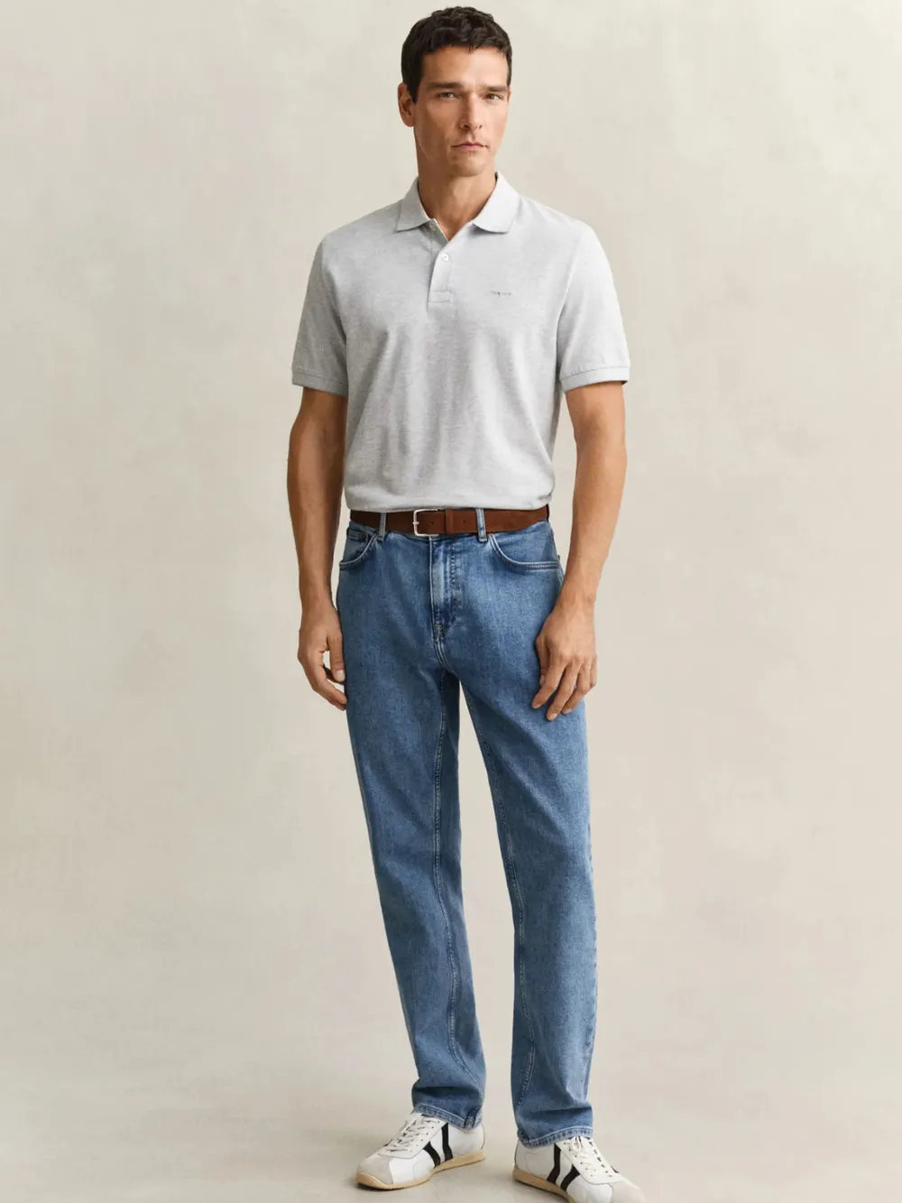 REGULAR FIT CLEAN WASH JEANS
