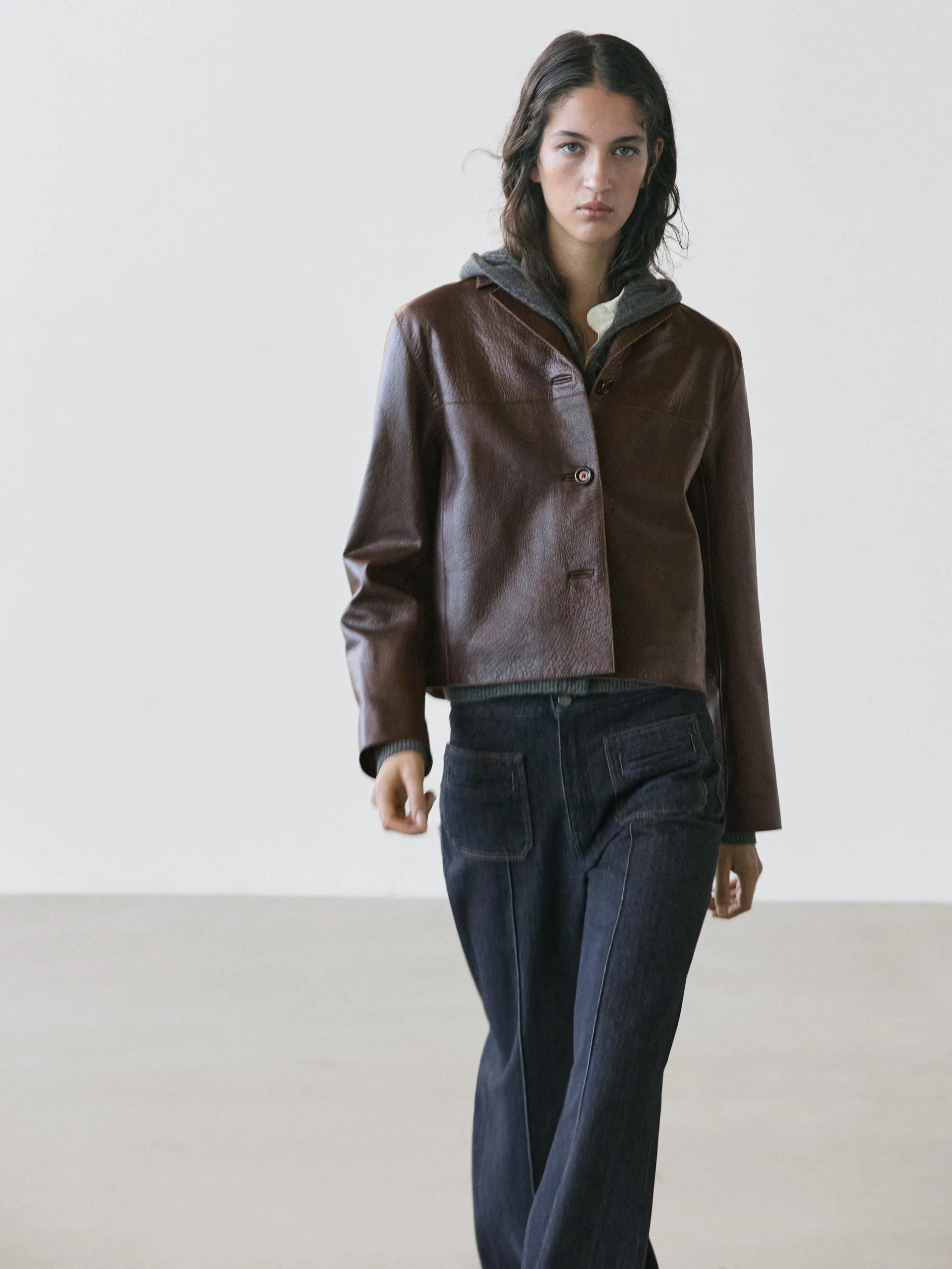 Bunda cropped z kůže napy