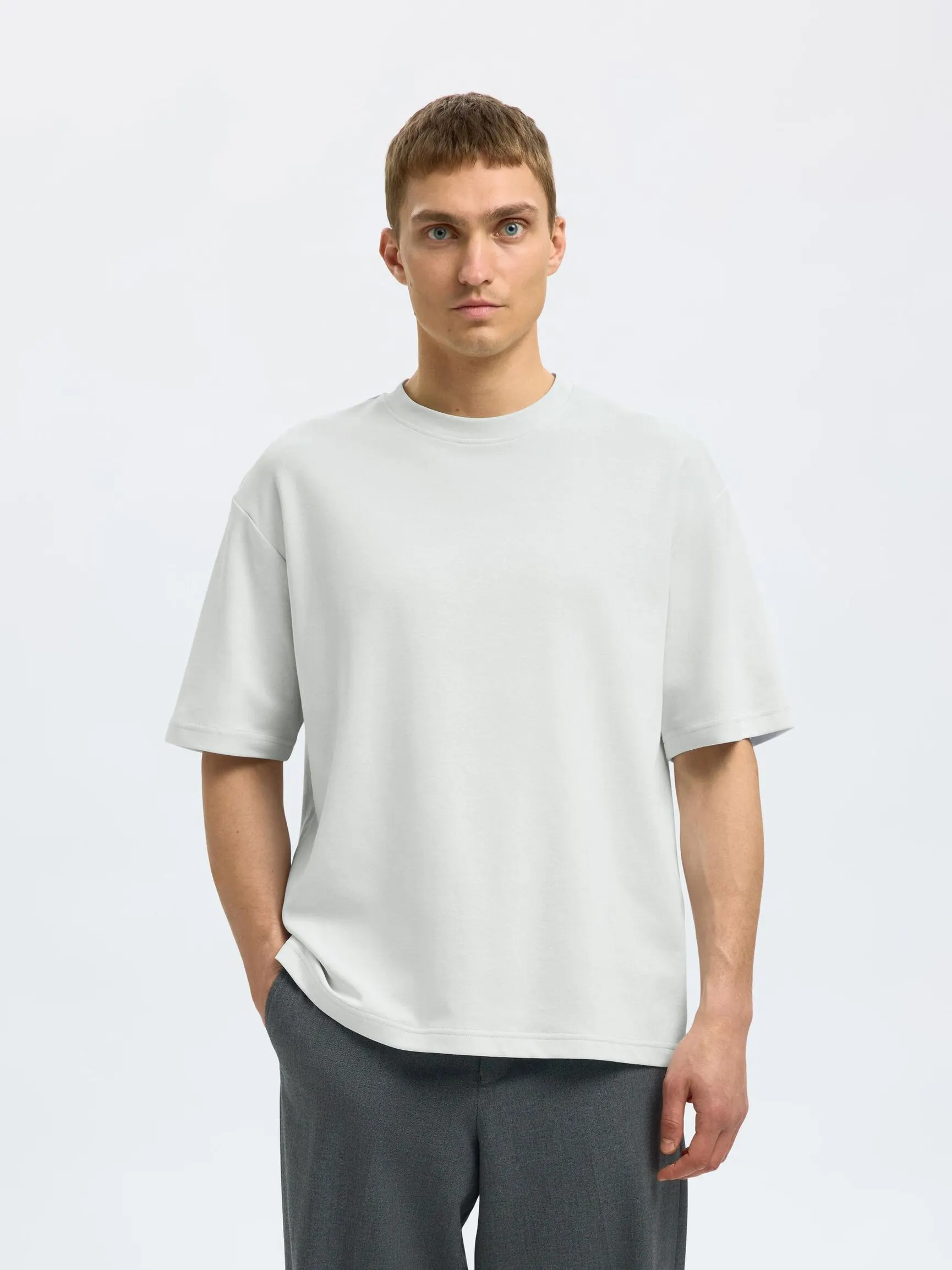 LOOSE FIT T-SKJORTE