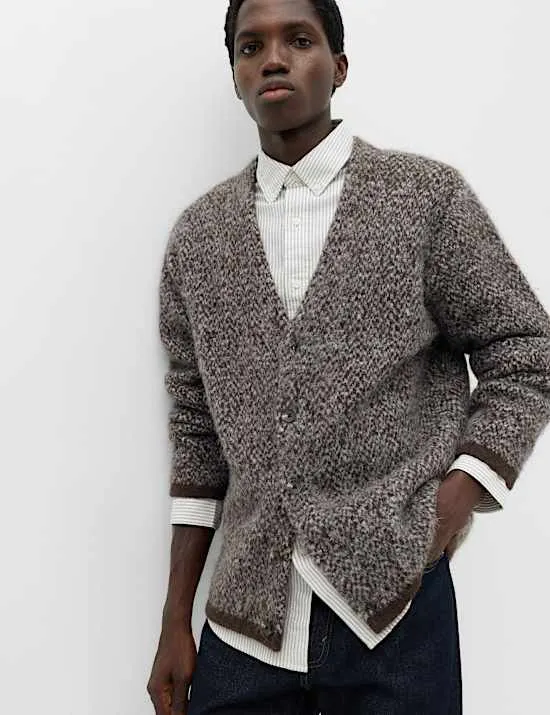 Gemusterte, flauschige Strickjacke mit bequemer Passform