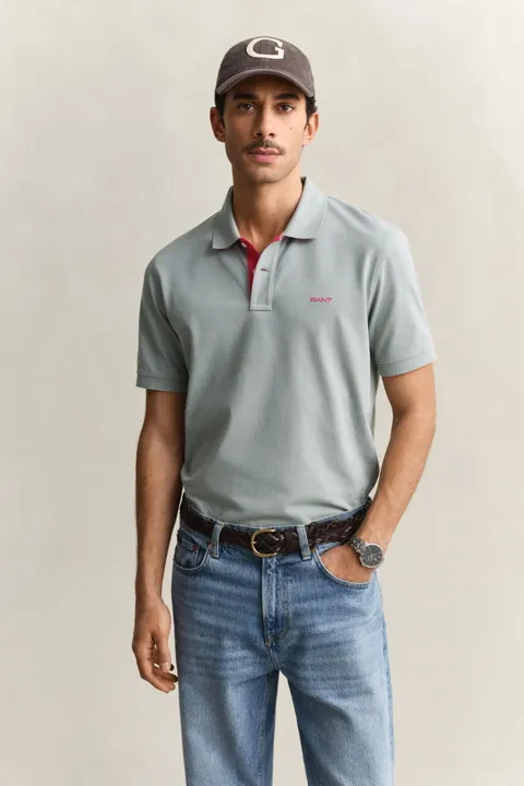 Piquéskjorte med kontrastdetaljer