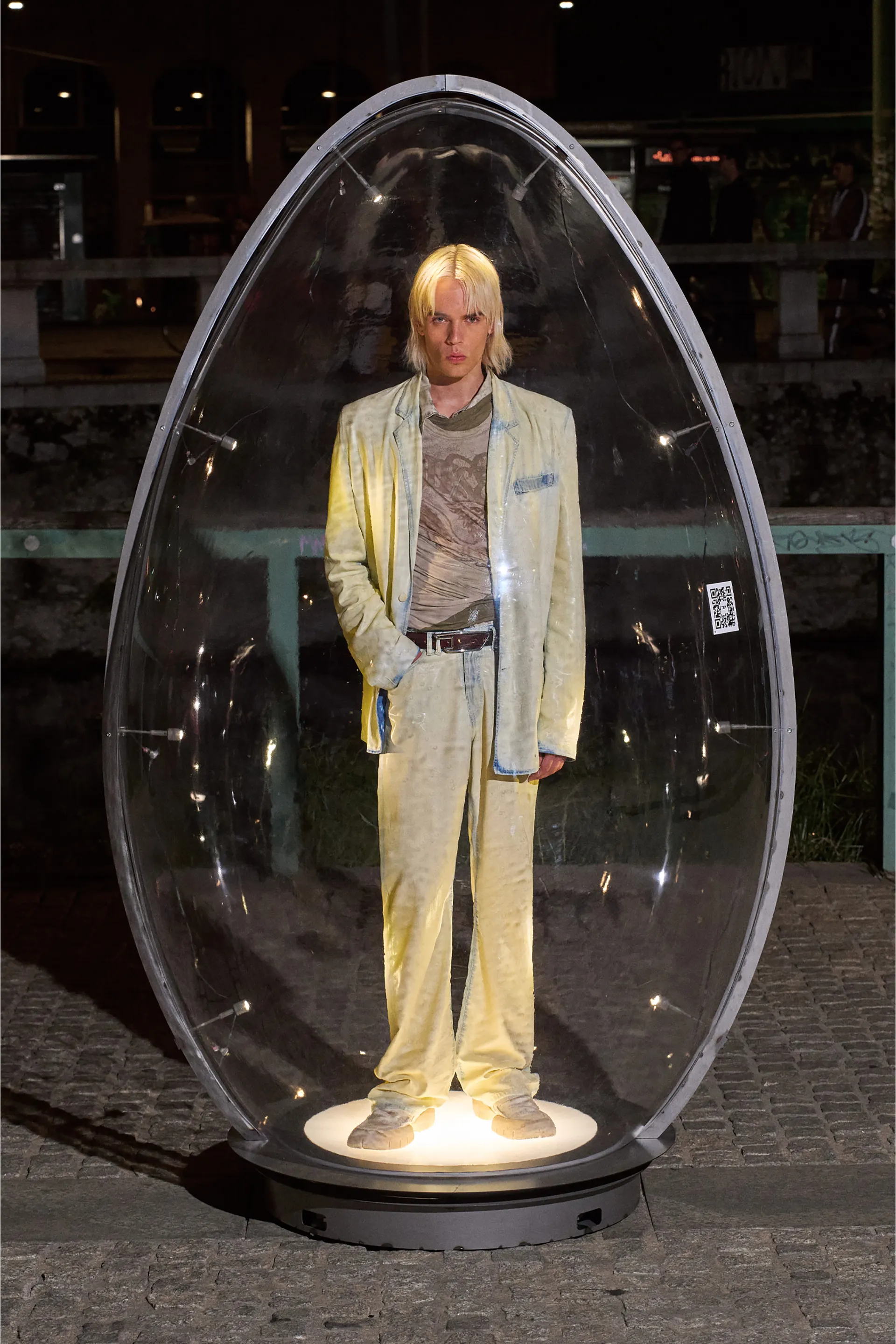 Blazer in fluid X-Ray bleach denim