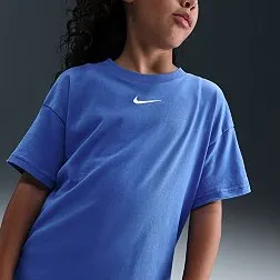 Nike Girls' Sportswear Essential T-Shirt