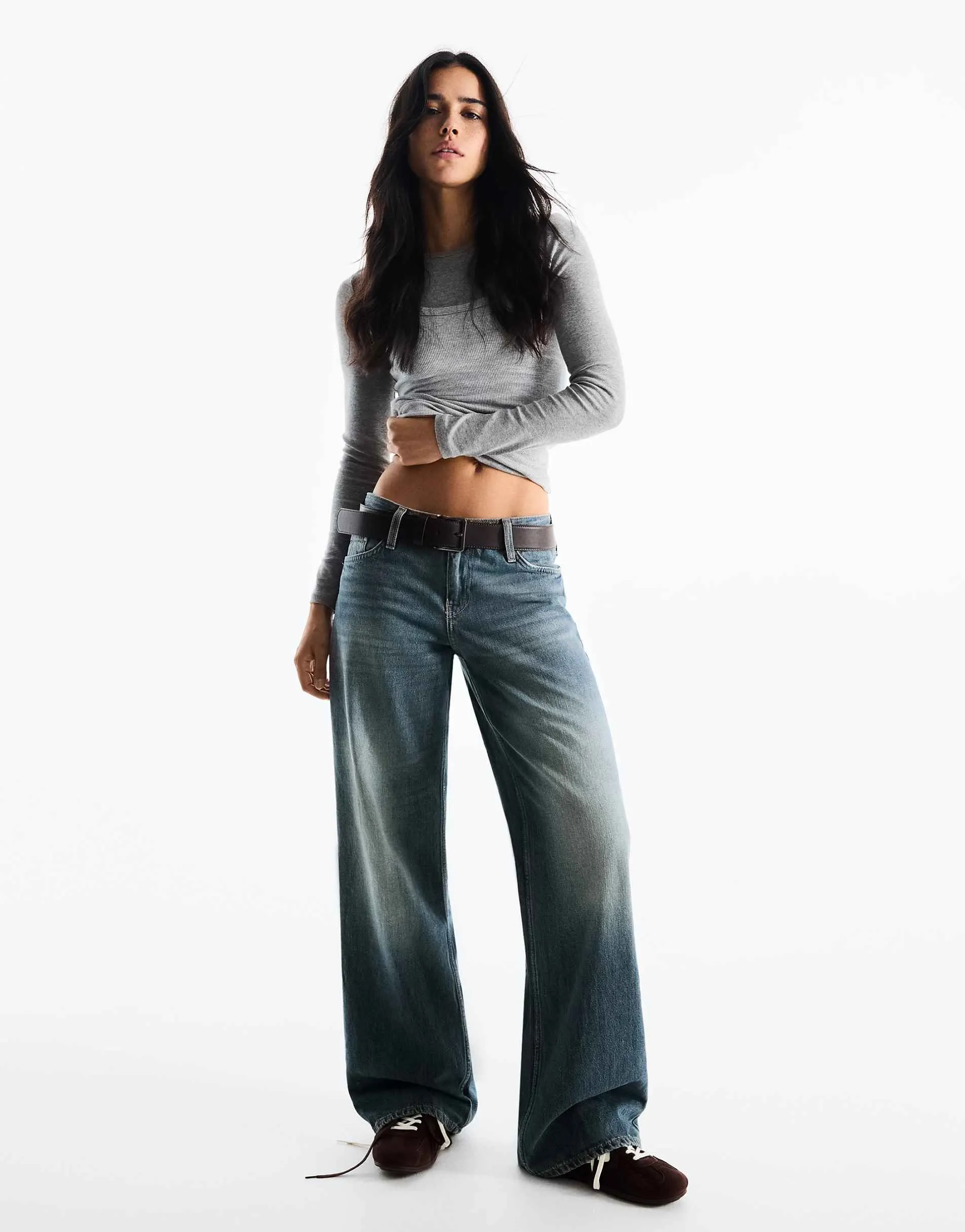Bershka Low-rise straight jeans in blue