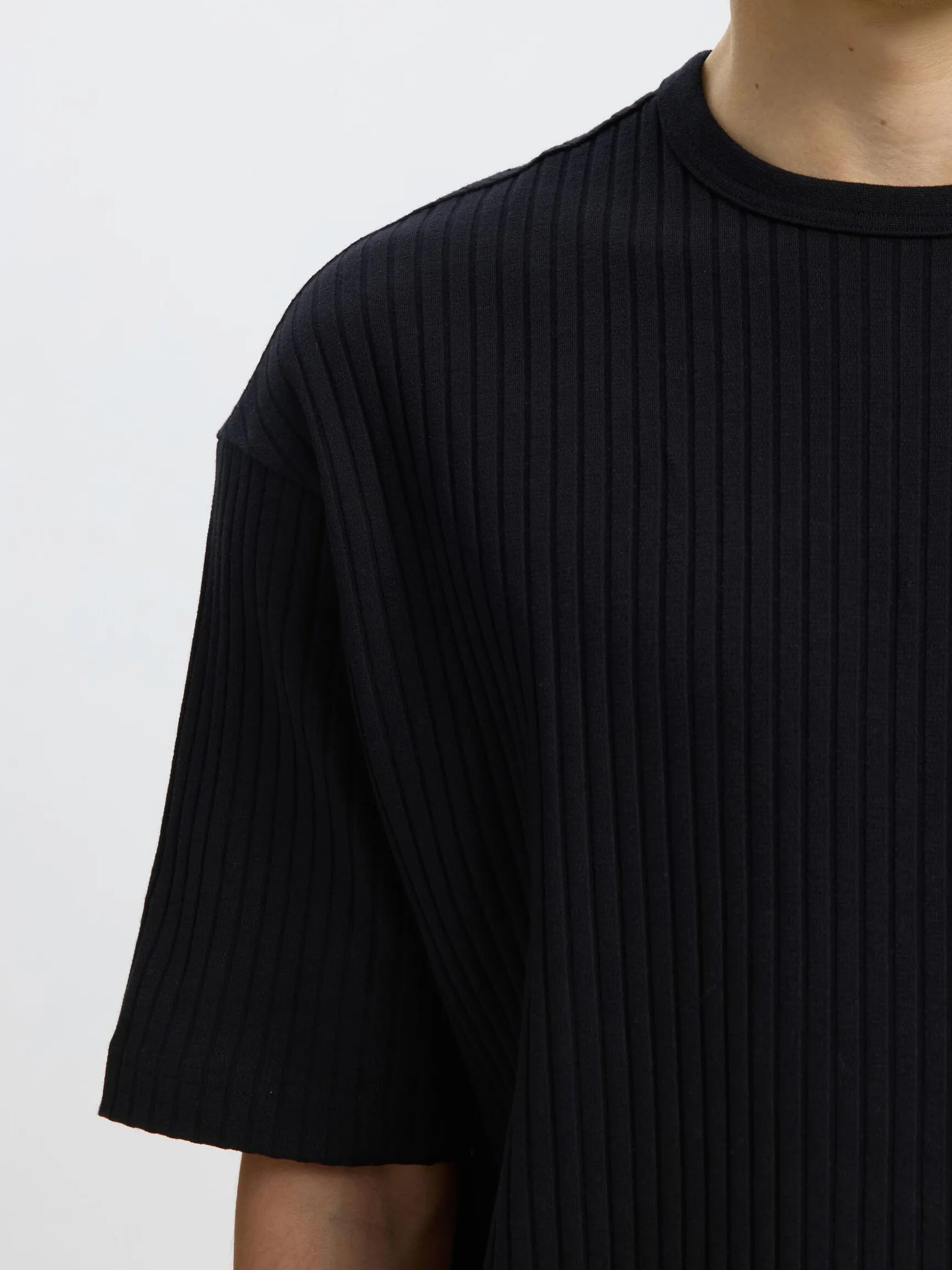 RELAXED FIT RIBBET T-SKJORTE