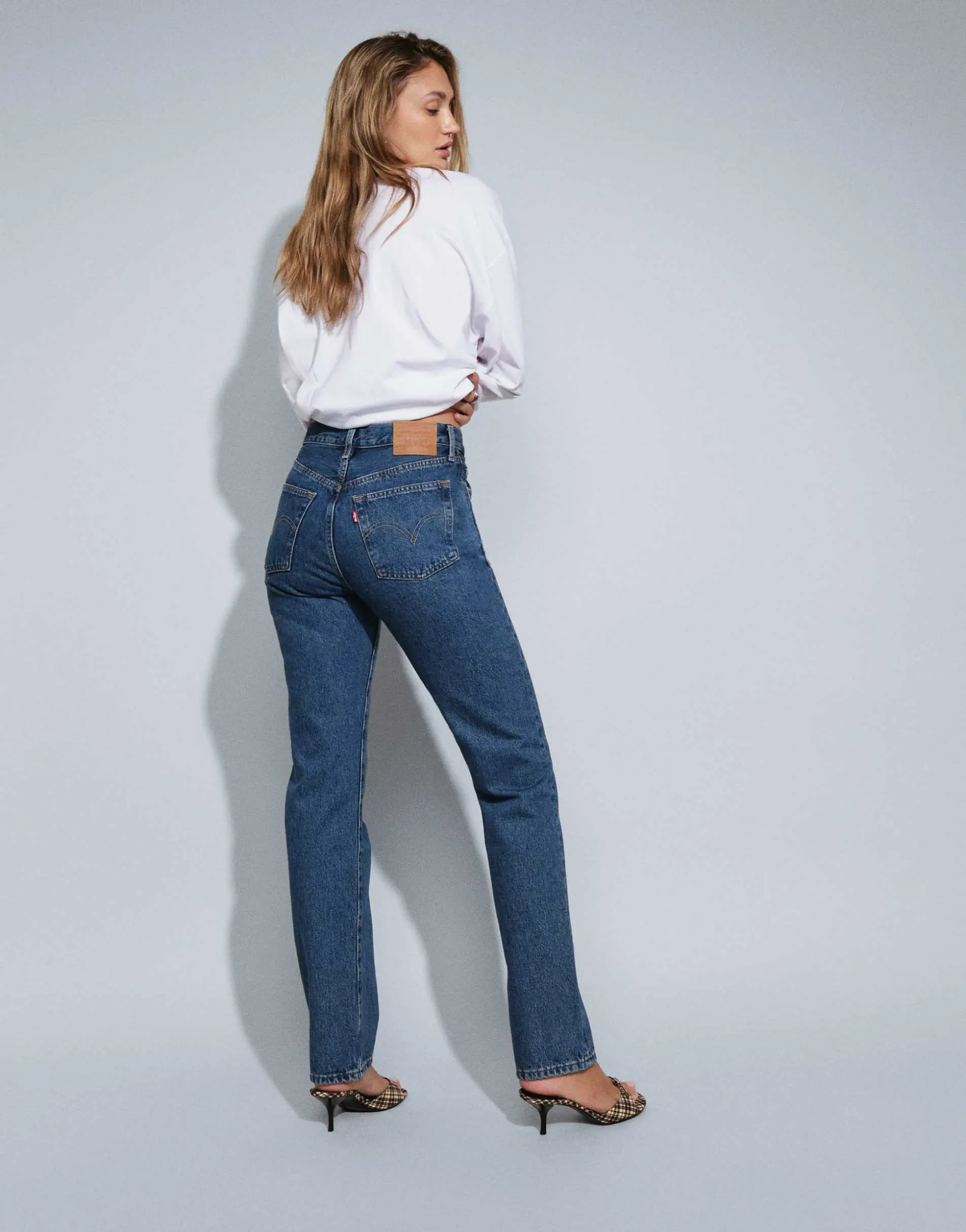 Levi's 501 straight jeans in mid wash