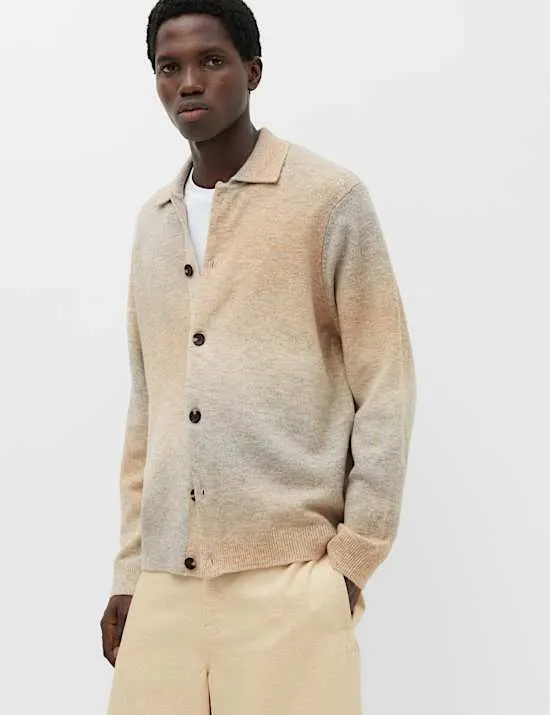 Flauschige Strickjacke mit durchgehender Knopfleiste und Ombré-Design