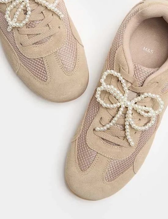 Flache Kinderturnschuhe mit Perlenschleife (28–37)