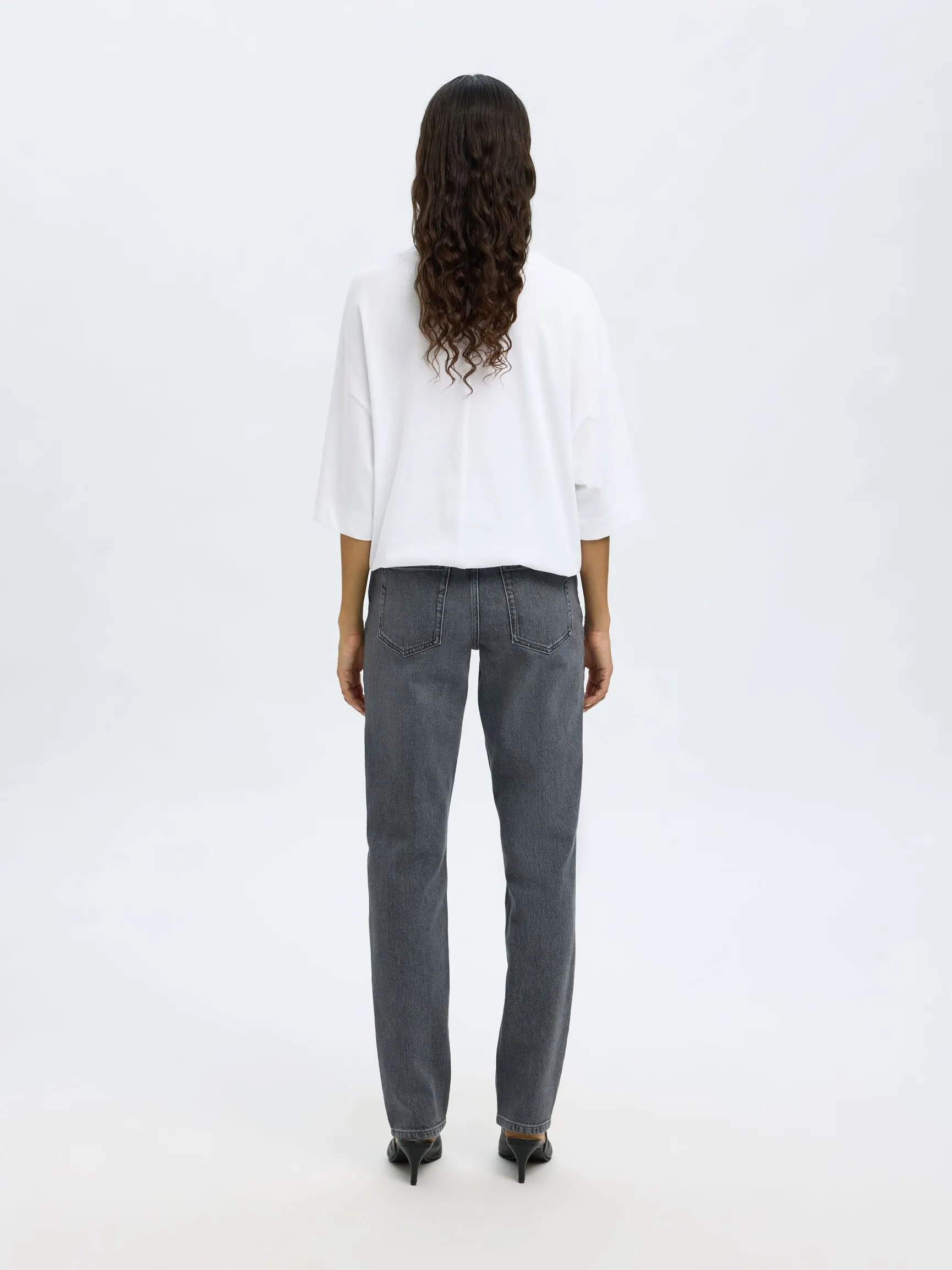 MID WAIST SLIM JEANS MED TAPERED FIT