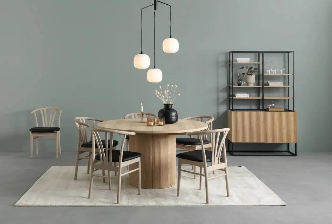 Linea spisebord rundt Ø 138 cm m/uttrekk for opptil 4 plater, hvitoljet, spilesokkel