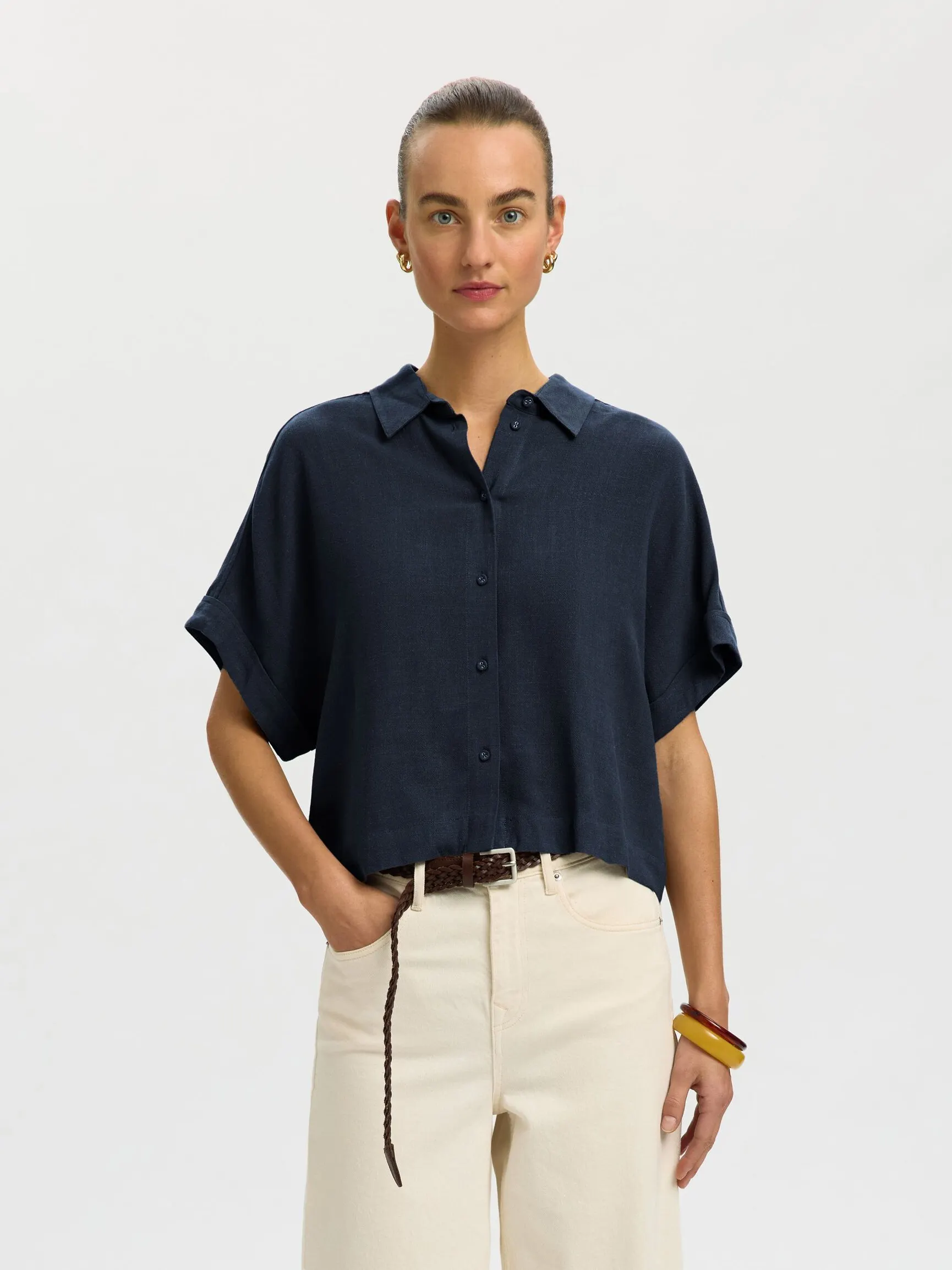 CROPPED KORTERMET SKJORTE