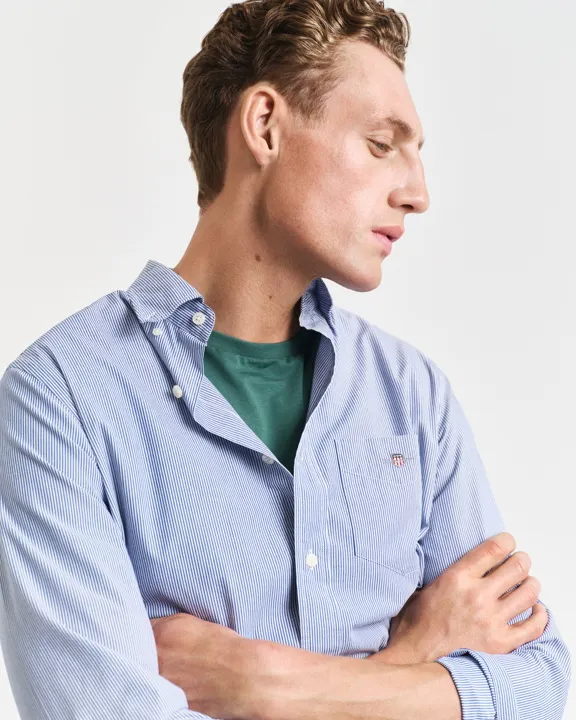 Regular fit poplinskjorte med bankstriper