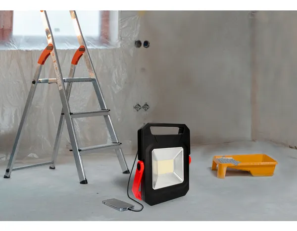 Projecteur solaire rechargeable 2500 lumens