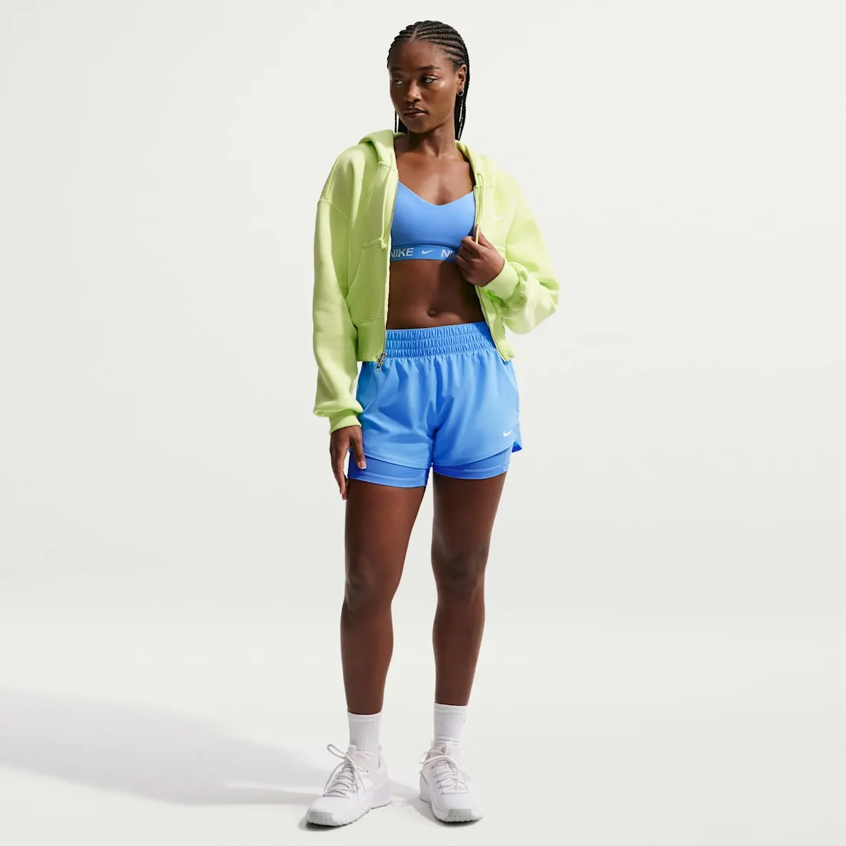Dri-FIT 2-i-1 dameshorts med mellomhøyt (8 cm)