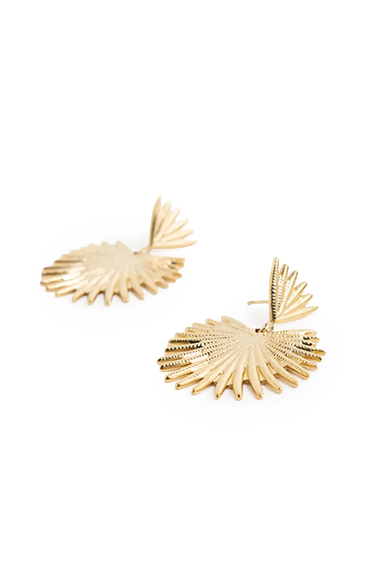 Goudkleurige oorbellen met bladdesgin