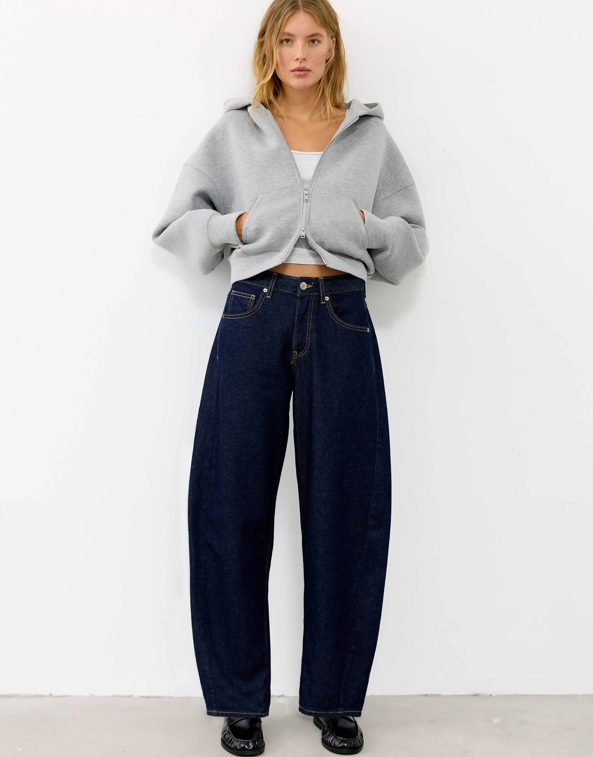 Pull&Bear Low-rise barrel jeans in navy