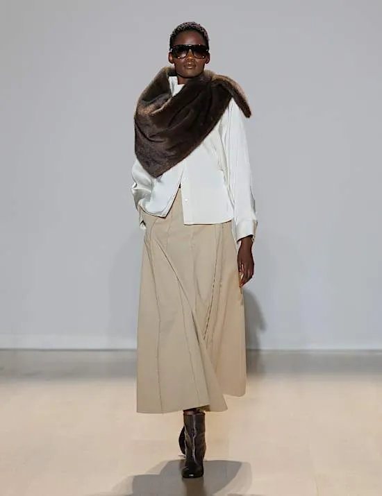 Bluse aus Crêpe mit Blouson-Rüschen hinten