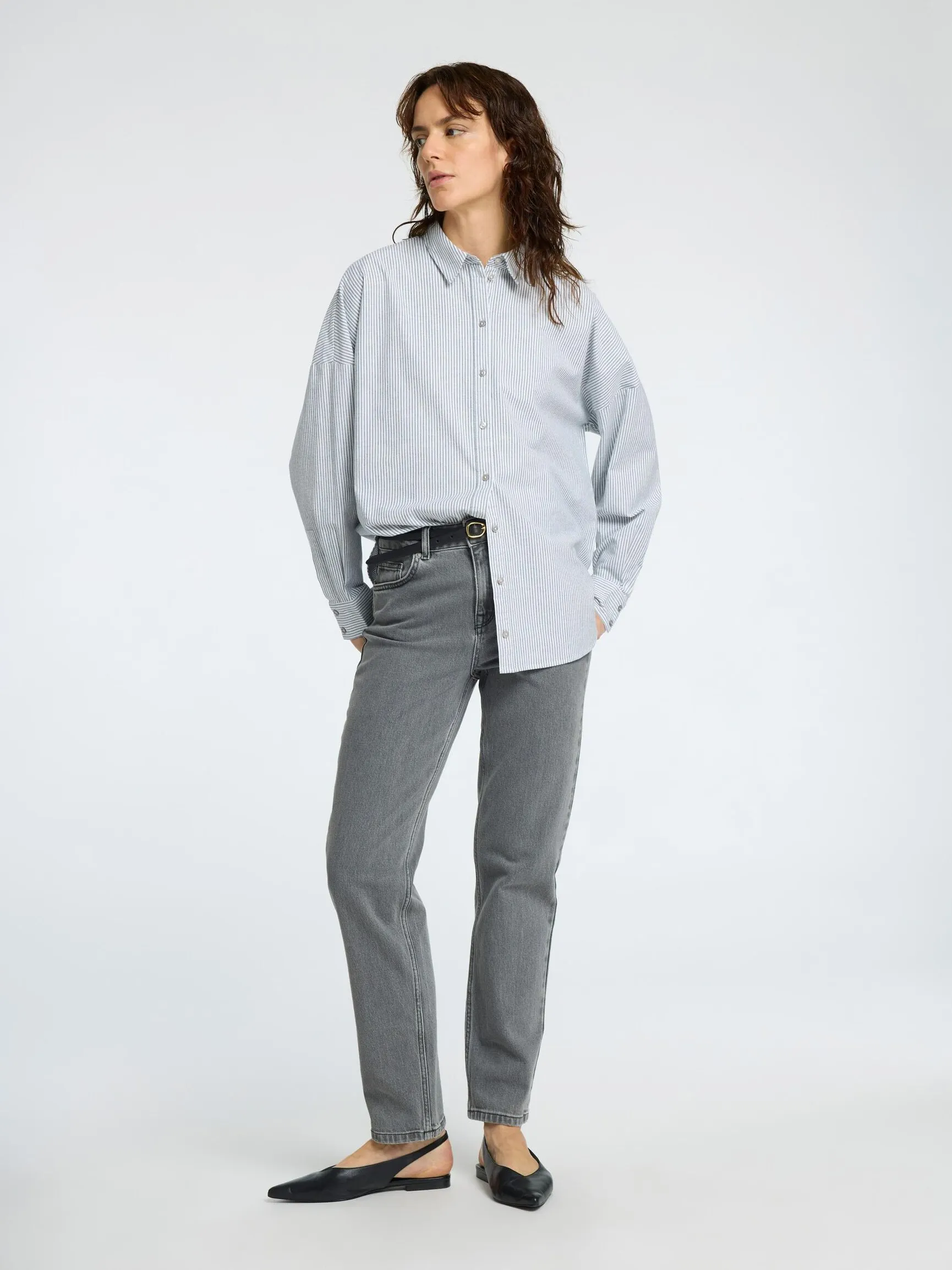 GRÅ STRAIGHT FIT JEANS