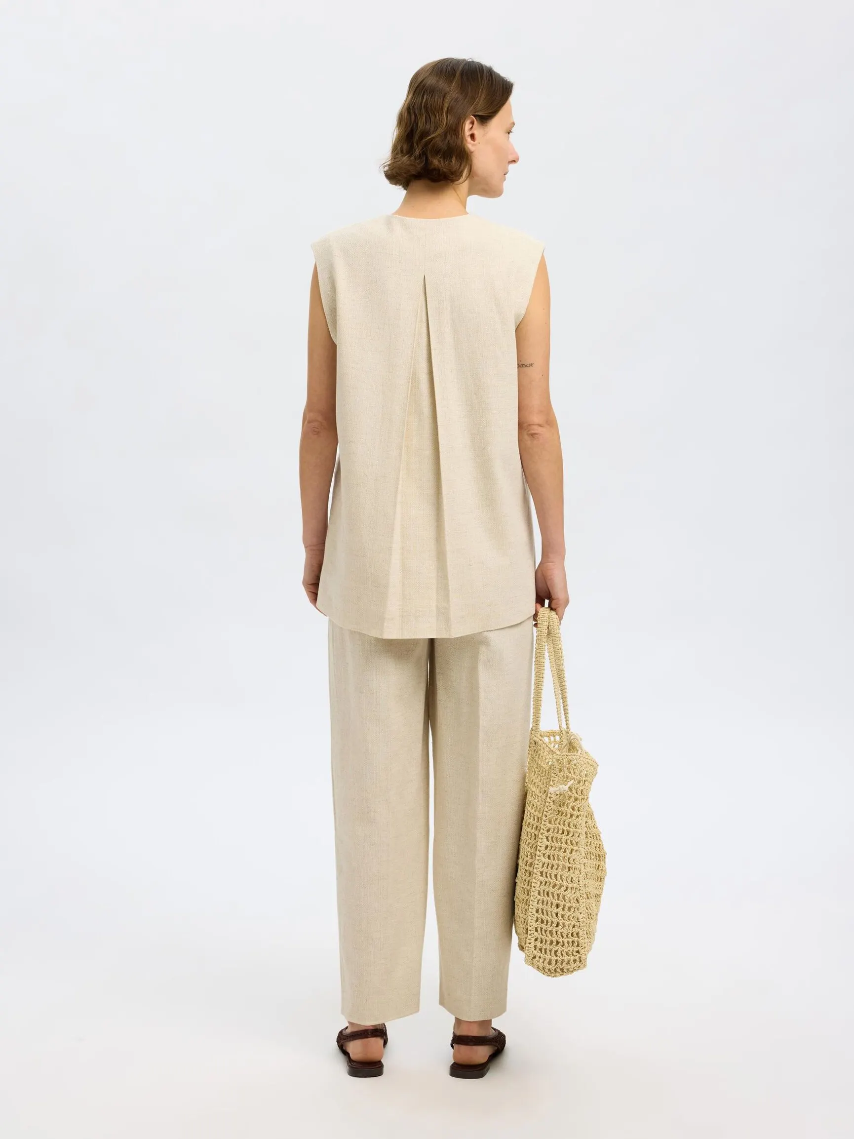 HØY MIDJE BUKSE MED BARREL FIT