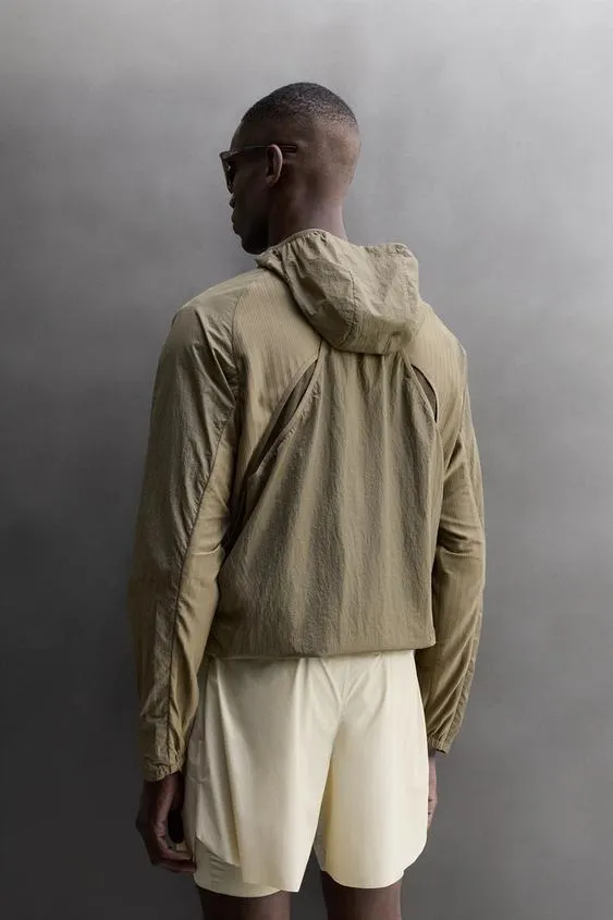 RUNNING WINDBREAKER WITH VENTS