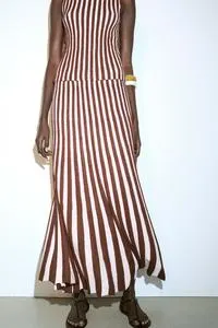 TEXTURED STRIPED PLEATED SKIRT