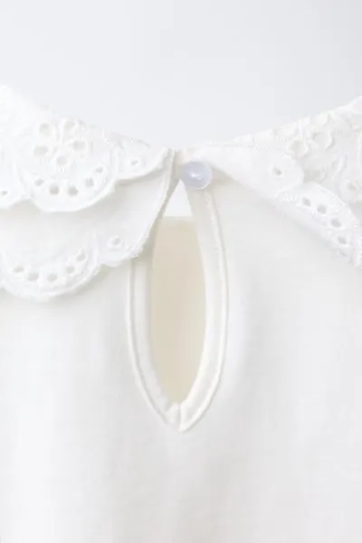 EMBROIDERED CONTRAST COLLAR T-SHIRT