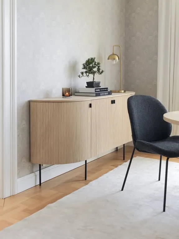 Linea buet skjenk 180 x 40, H 83 cm, hvitoljet