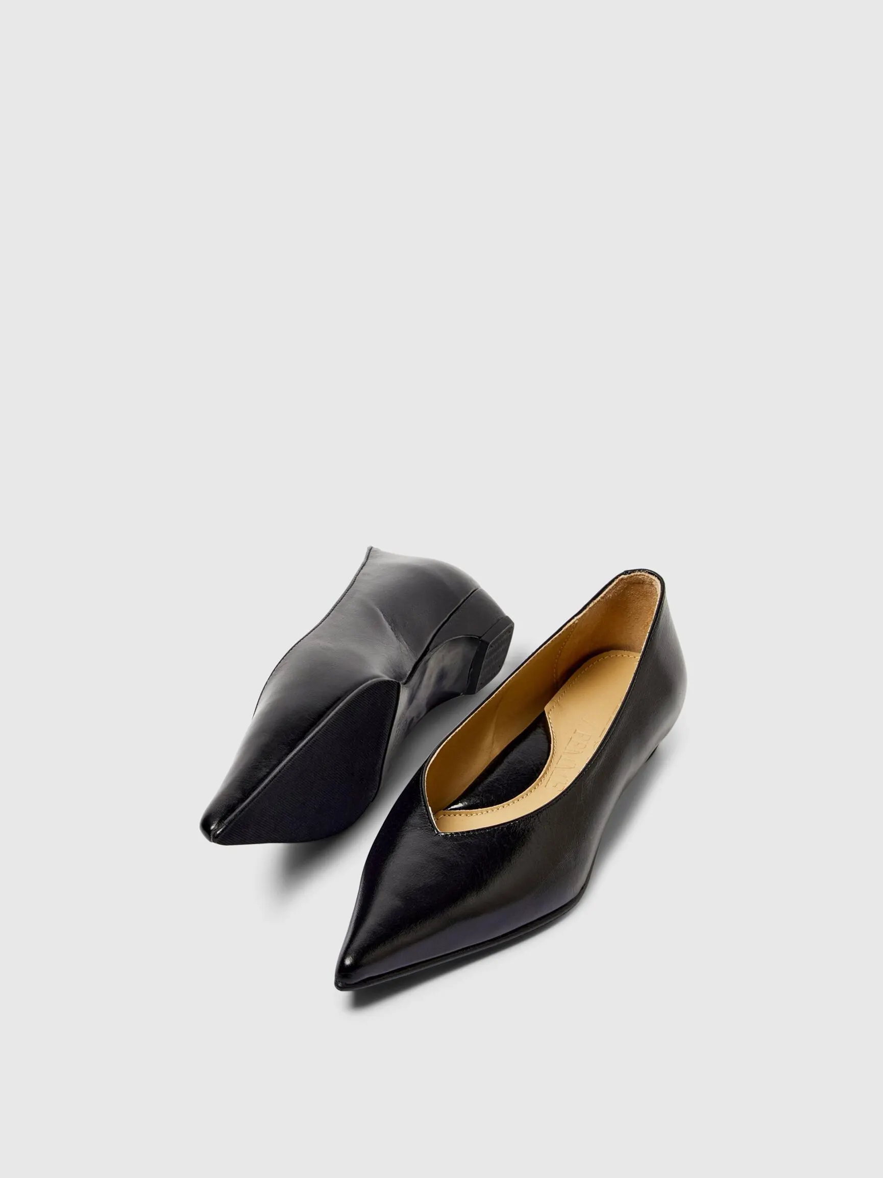 SPISS TÅ PUMPS I SKINN