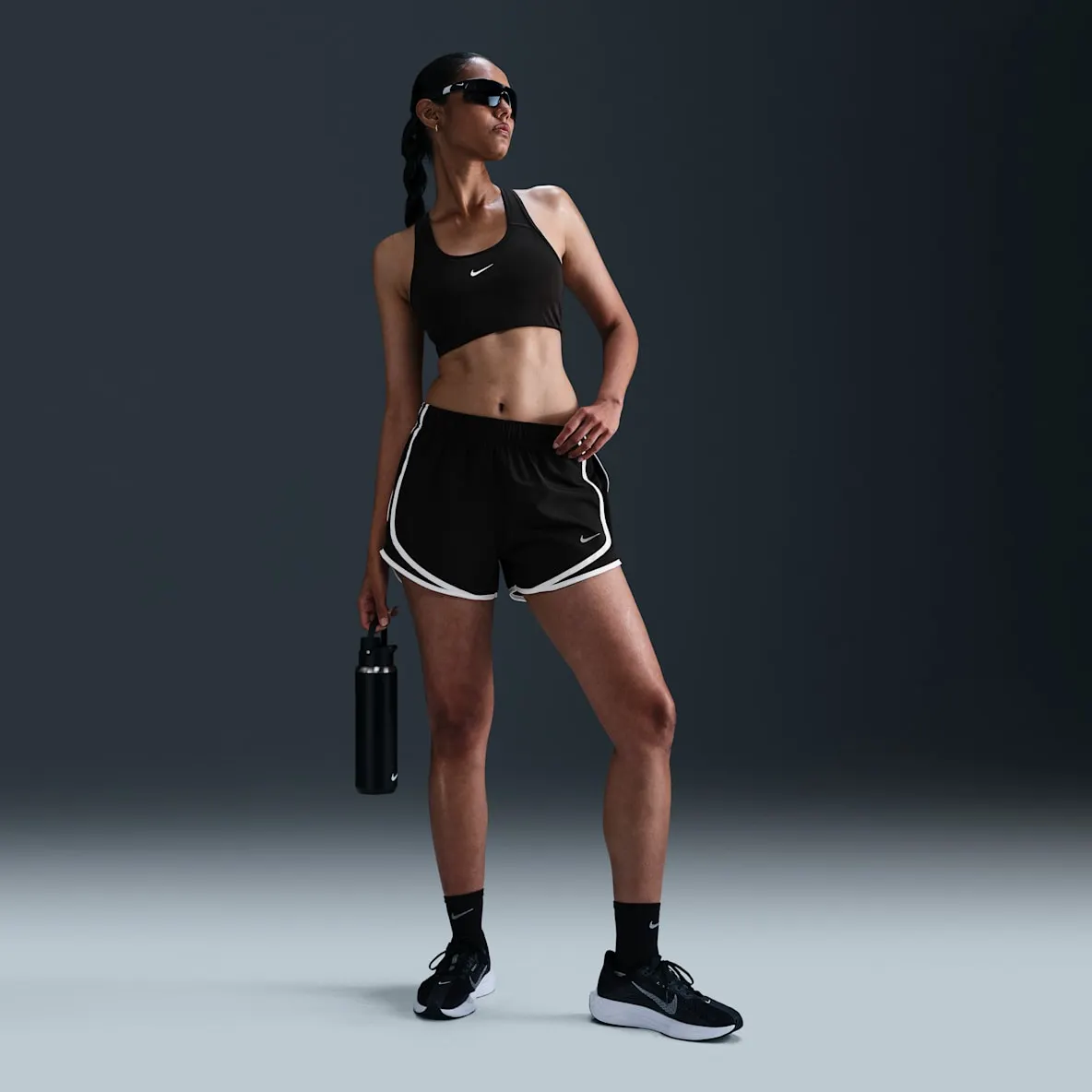 Dri-FIT fôret løpeshorts med mellomhøyt liv til dame