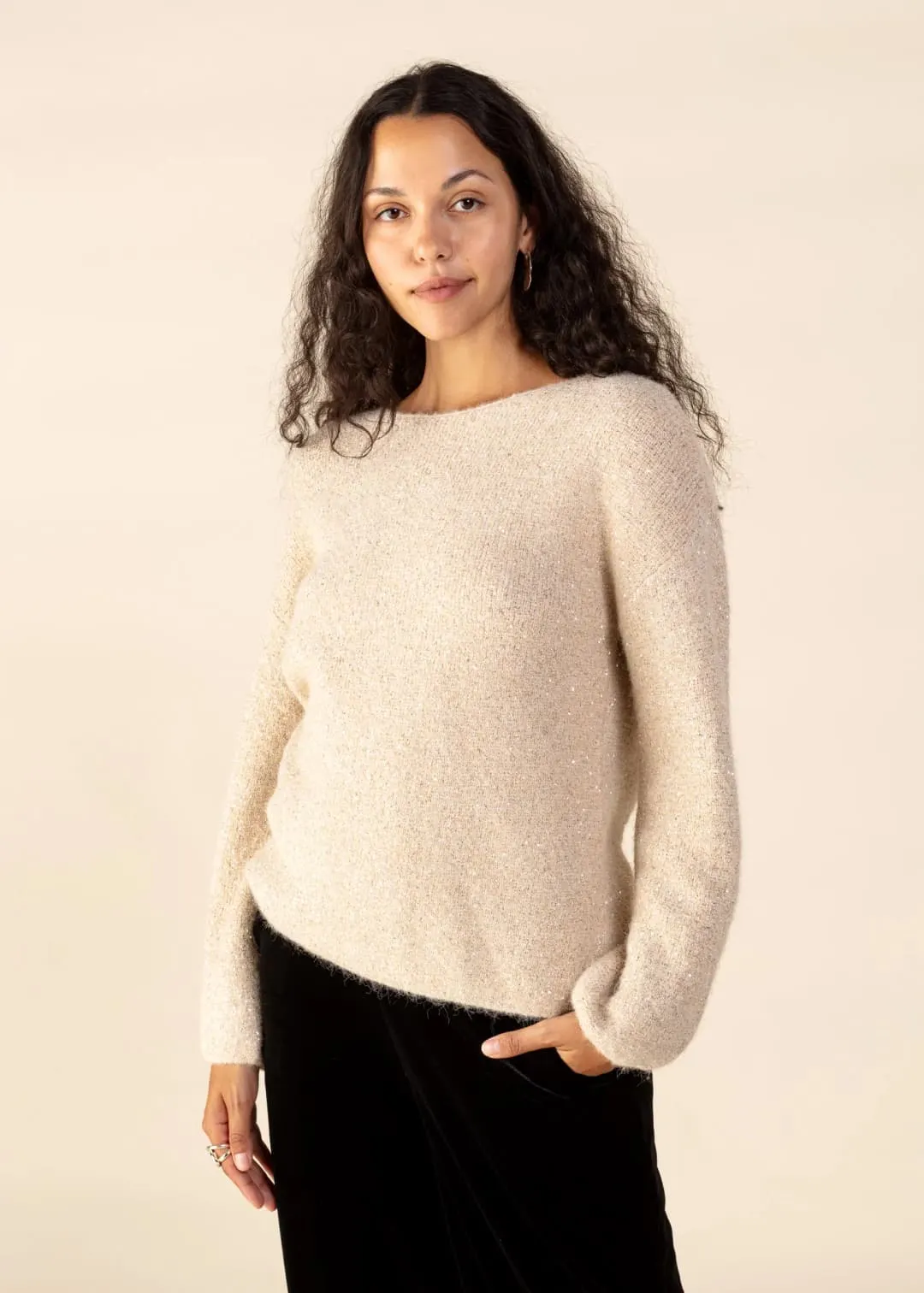 Glittrig tröja med rosett